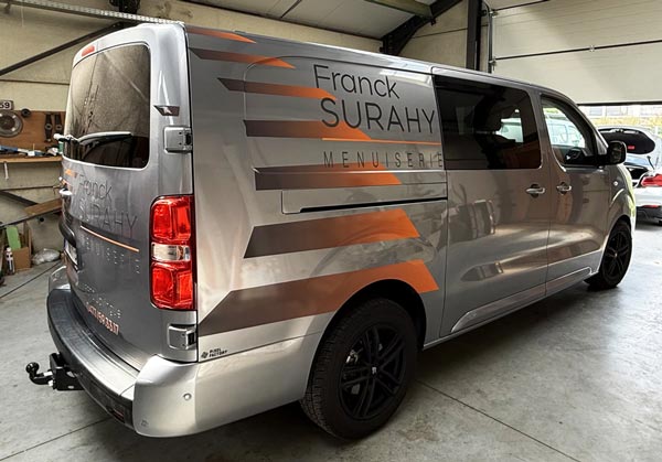 Lettrage d’une camionnette
