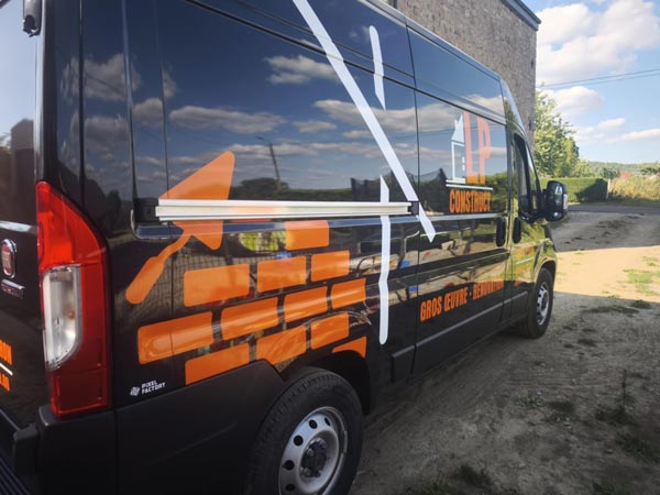 Lettrage d’une camionnette