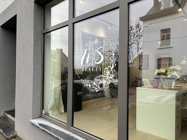 Lettrage d'une vitrine et porte