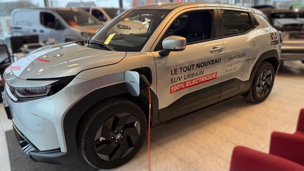 Lettrage d'un Toyota Urban Cruiser